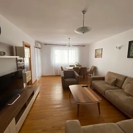 Premier By Broci Apartment